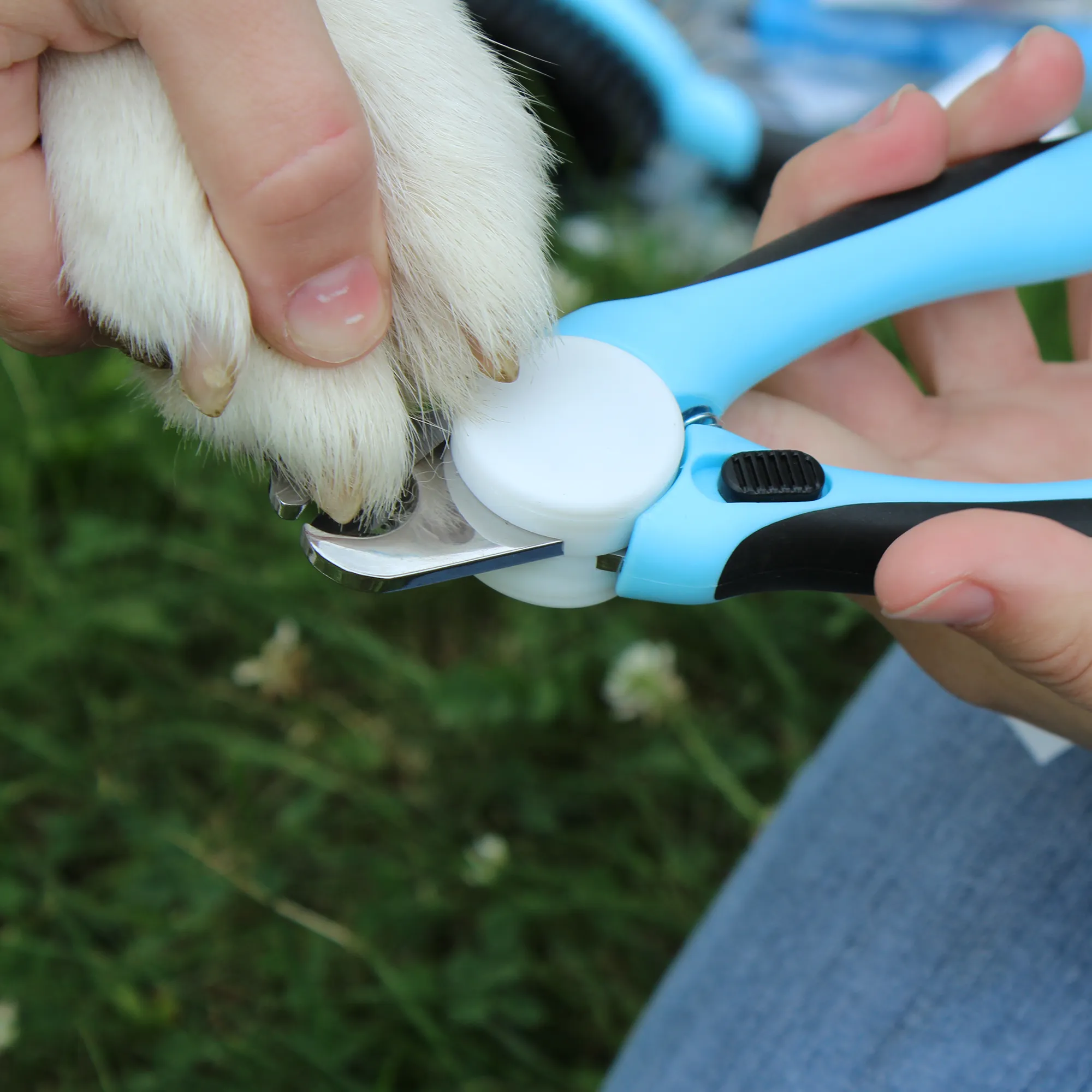 CuteNfuzzy Professional Heavy Duty Pet Nail Clipper with Nail File